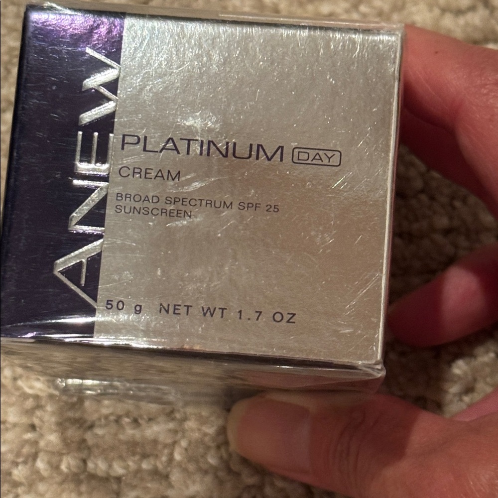 A New Day Platinum Day Cream - spf 25 - Picture 2 of 3